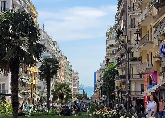 Flowery Penthouse In City Centre Of Thessaloniki